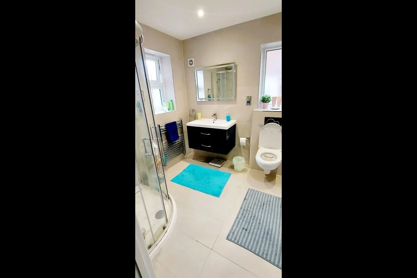 Room Fernbank Road in Chavey Down
