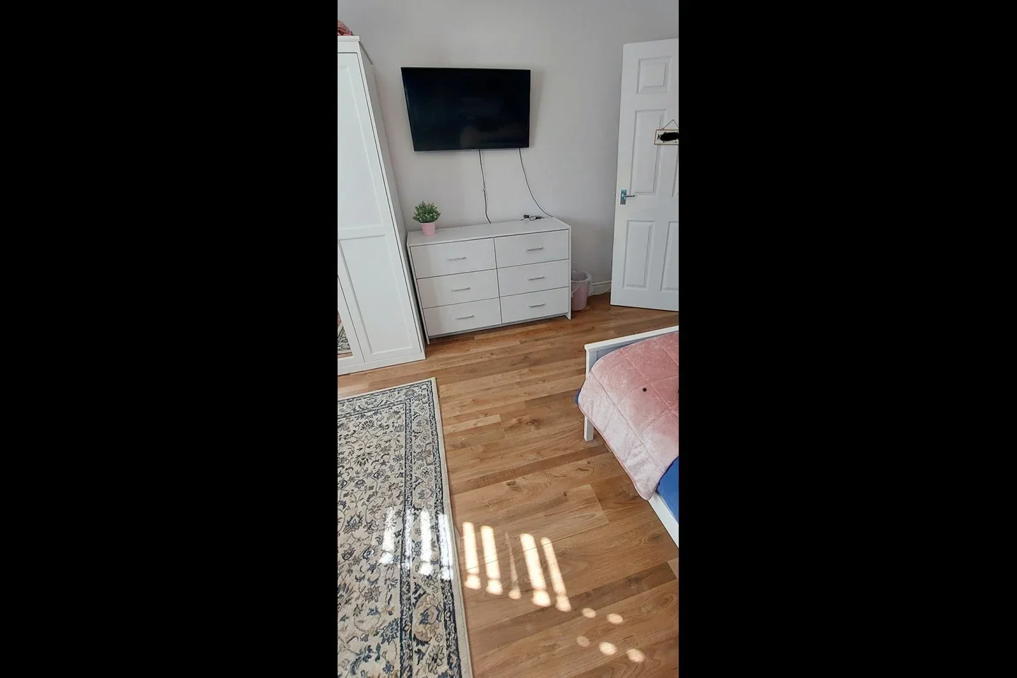 Room Fernbank Road in Chavey Down