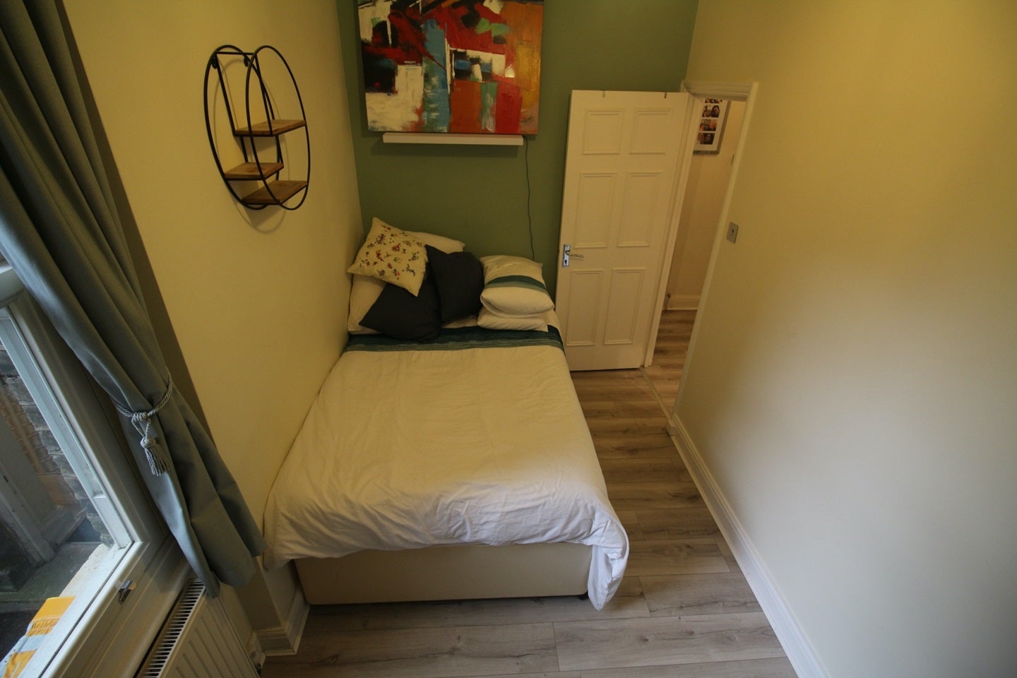 Flat Bromell's Road in Greater London