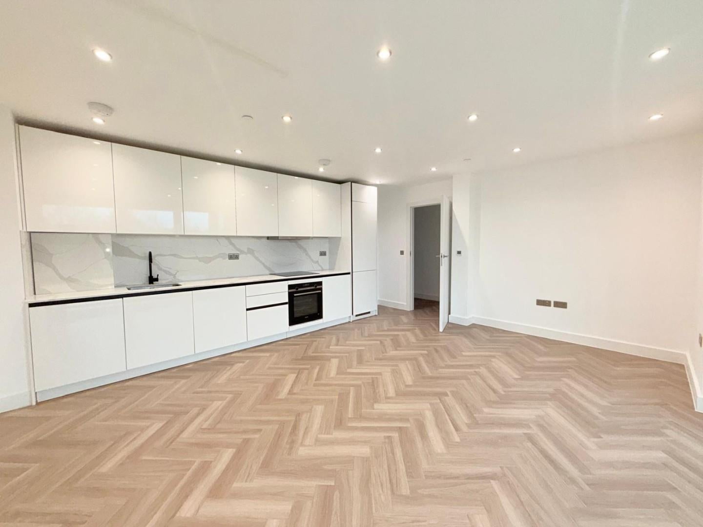Flat Larkshall Road in Greater London