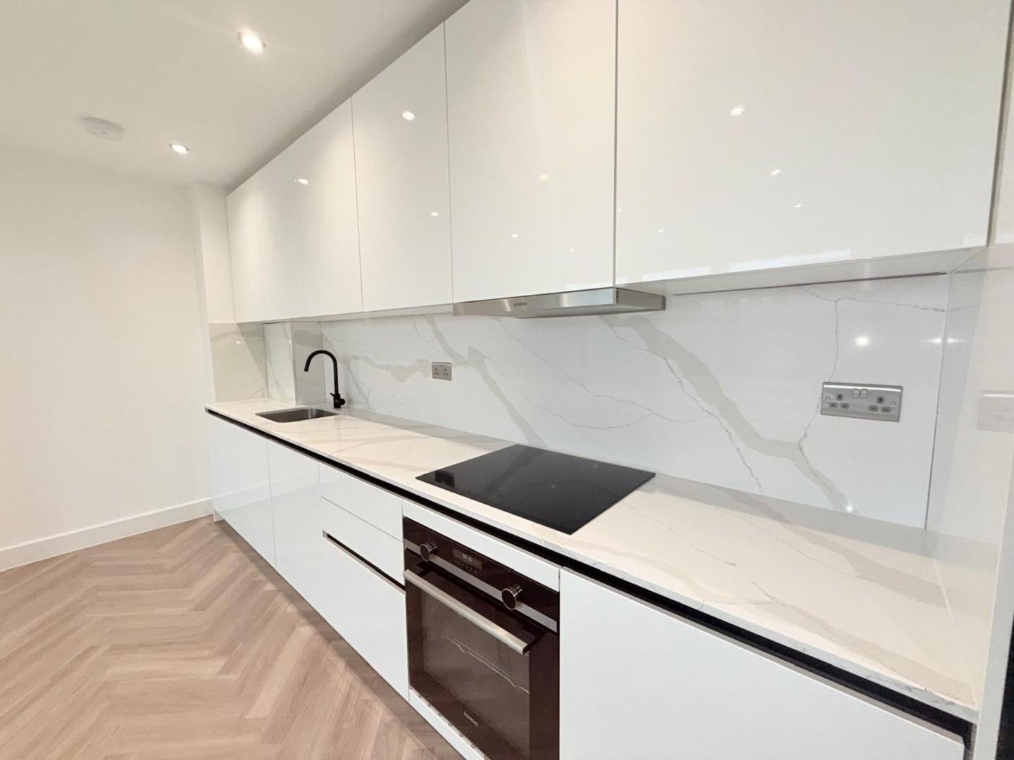 Flat Larkshall Road in Greater London