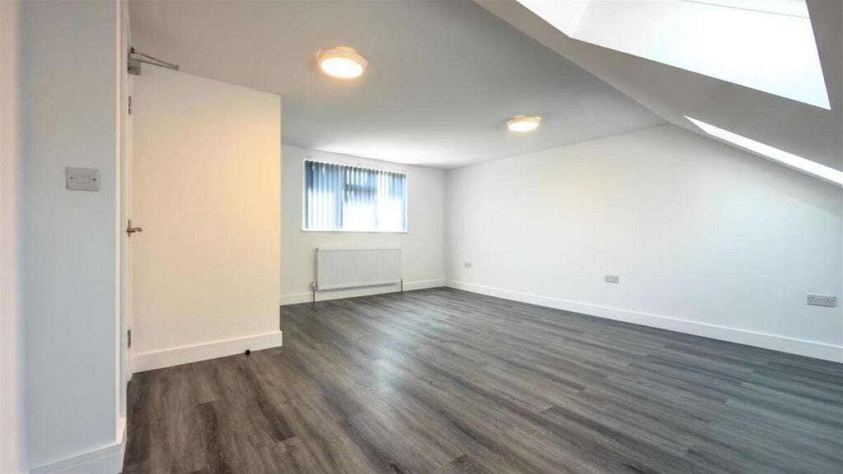 Flat Knowsley Avenue in Greater London