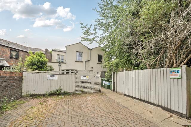 Flat Butterwyke Place in Oxford