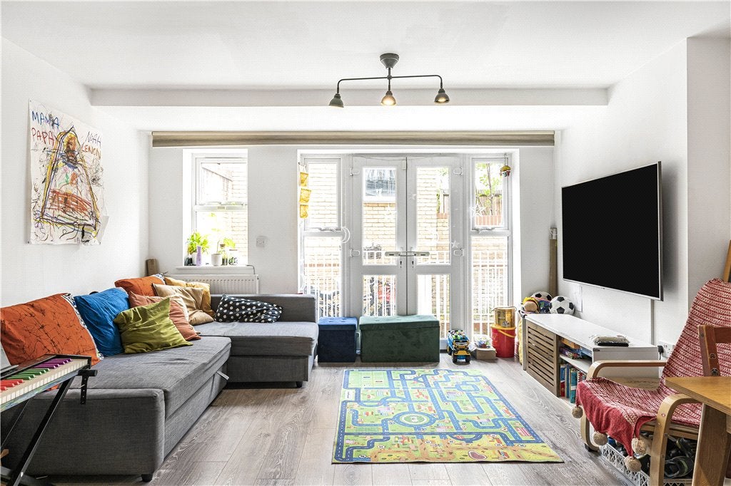 Flat Poplar High Street in Greater London