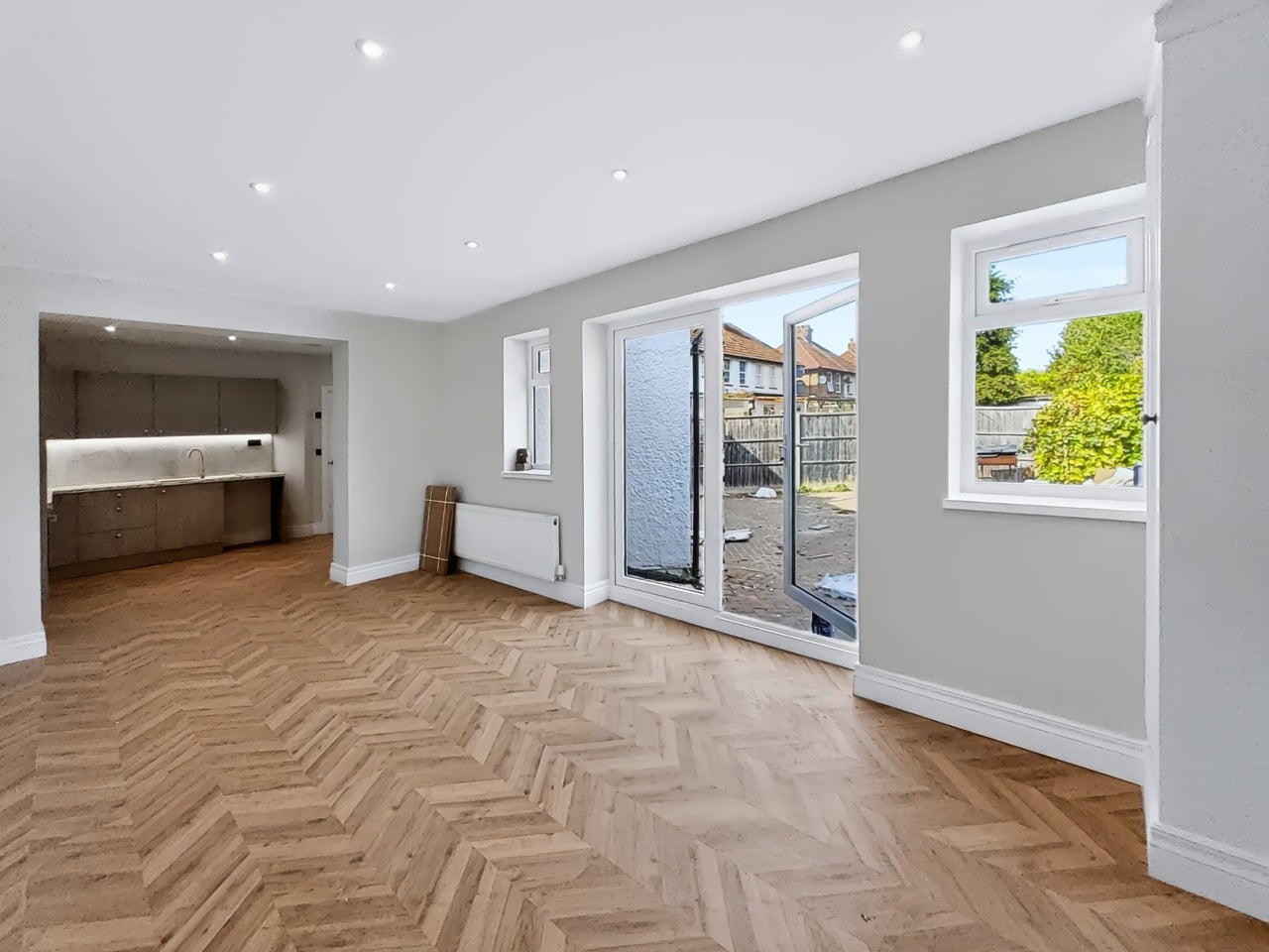 Flat Fenton Road in Greater London