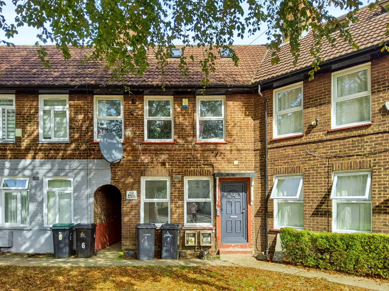 Flat Fenton Road in Greater London