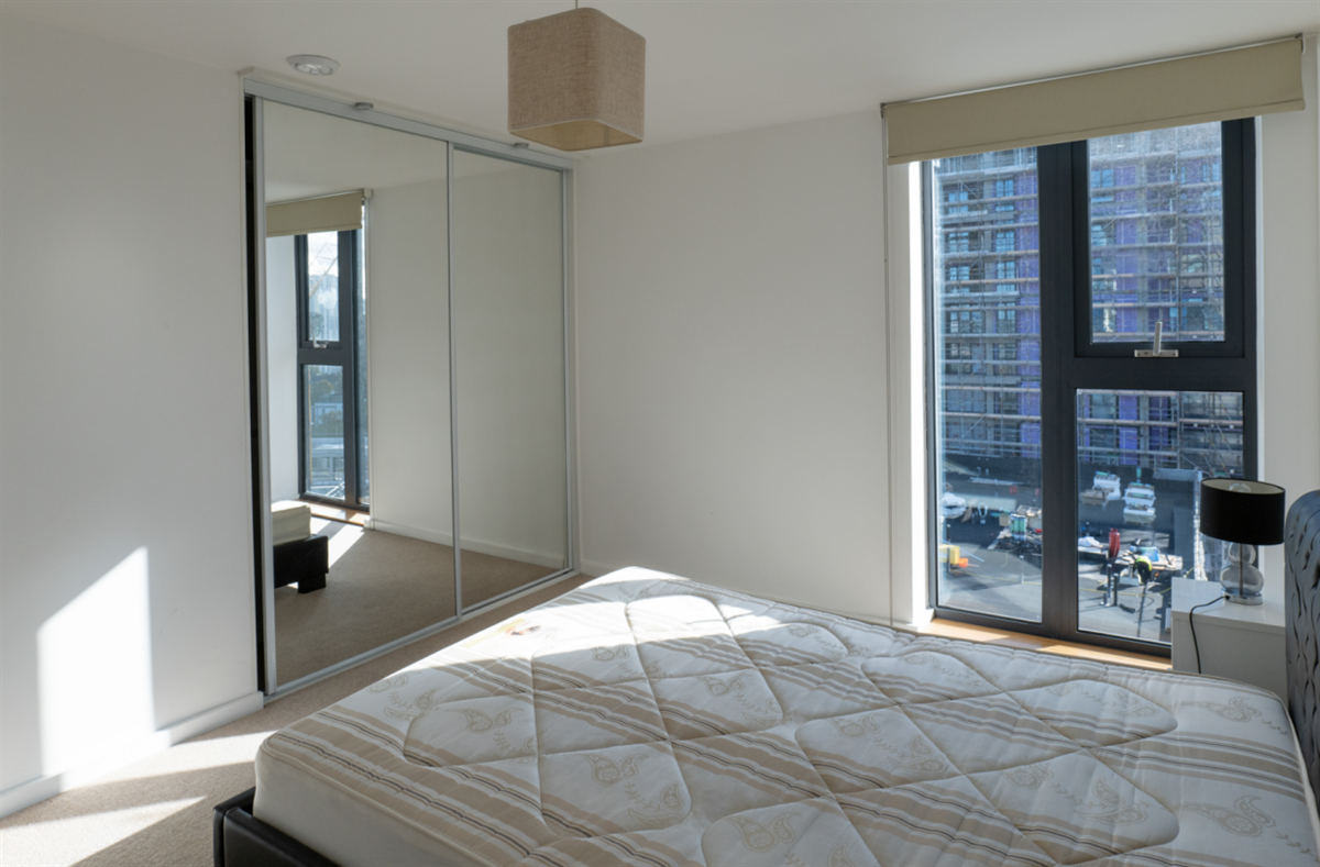 Flat Parkside Avenue in Greater London