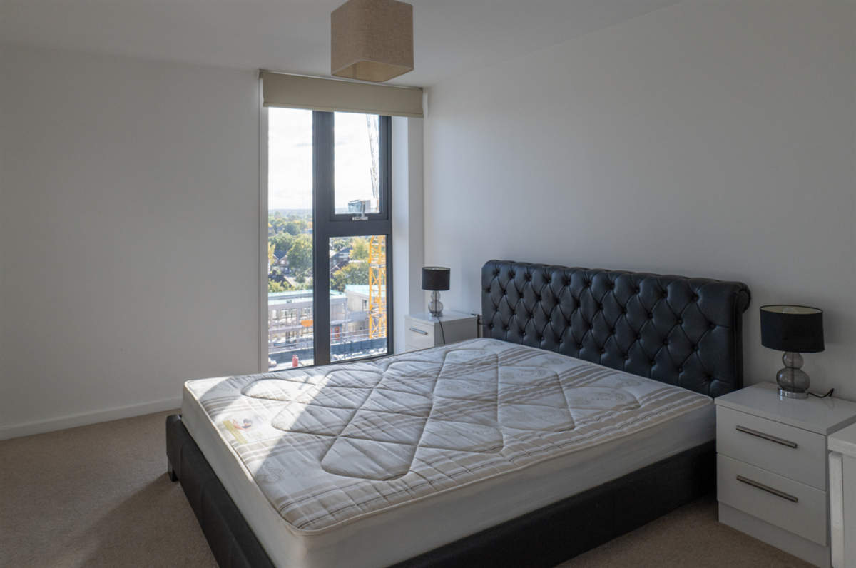 Flat Parkside Avenue in Greater London