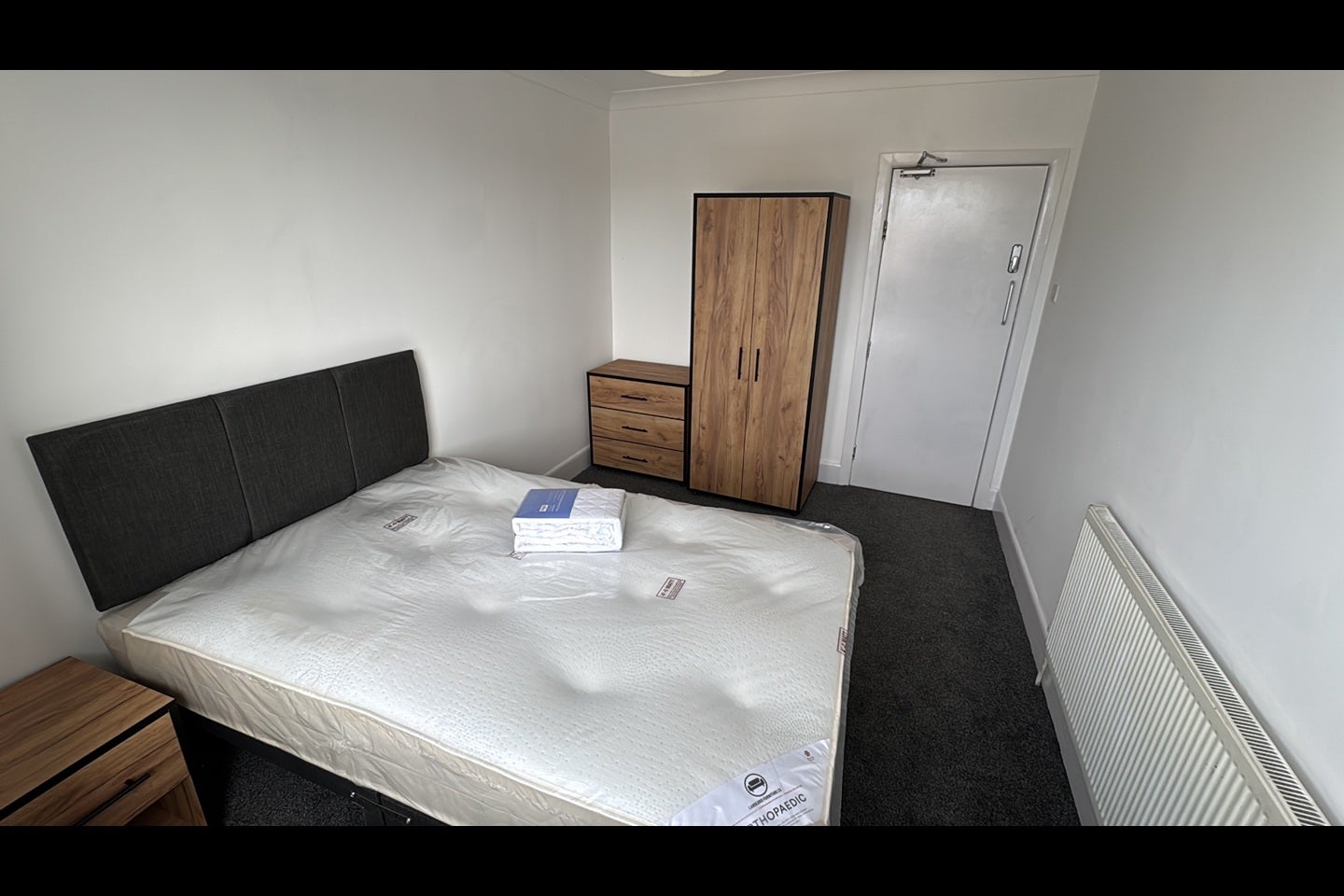 Room Sunnyside Road in Poole