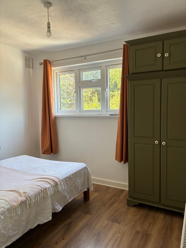 Room Norfolk Close in Greater London