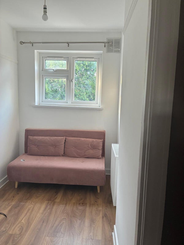 Room Norfolk Close in Greater London