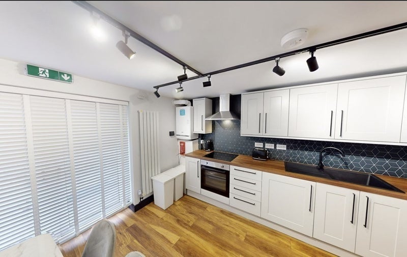 Room Chorley Road in Salford