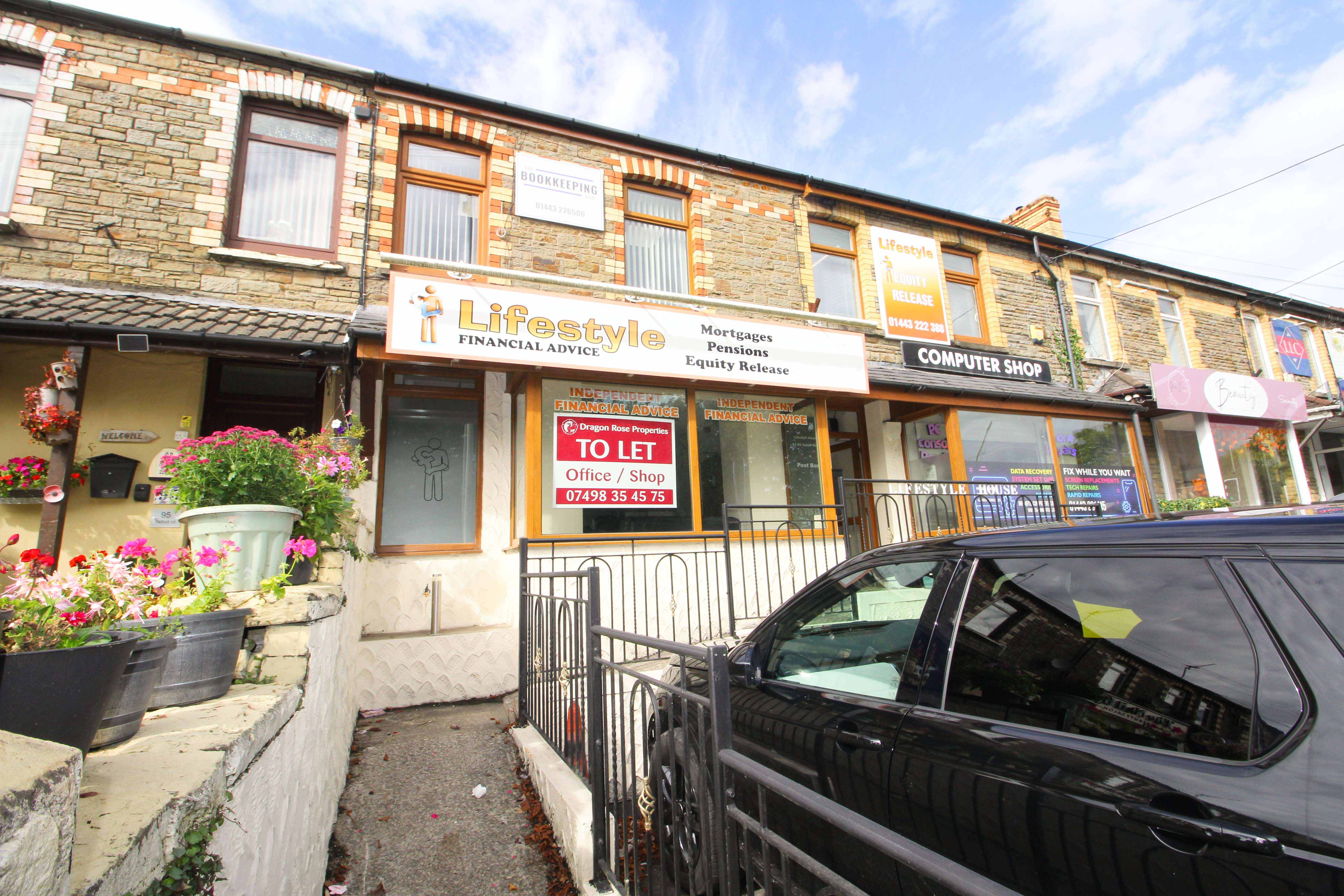 Flat Talbot Road in Pontyclun