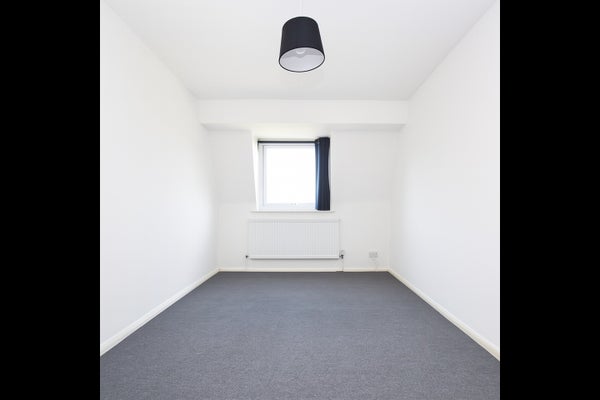 Flat Howard Road in London