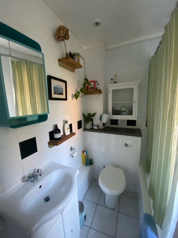 Room West Bank in Greater London