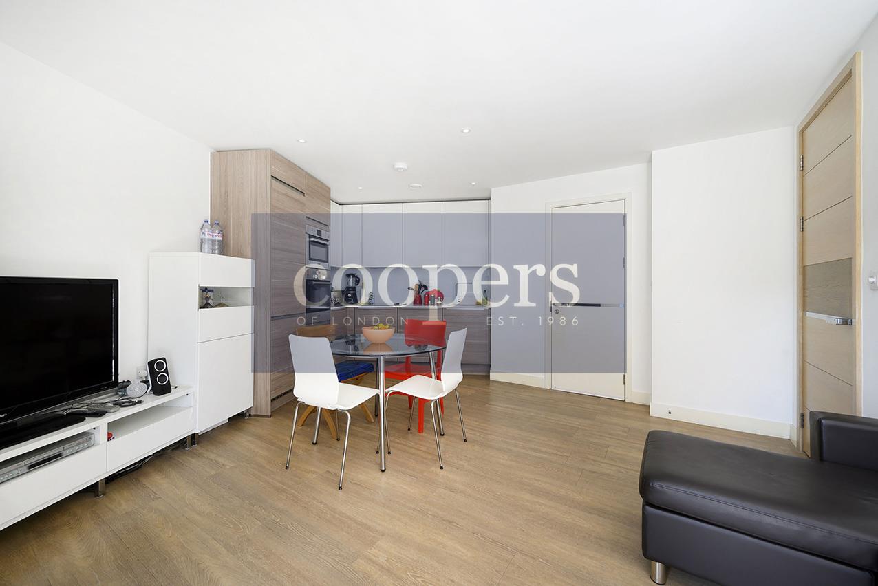 Flat Seafarer Way in Greater London
