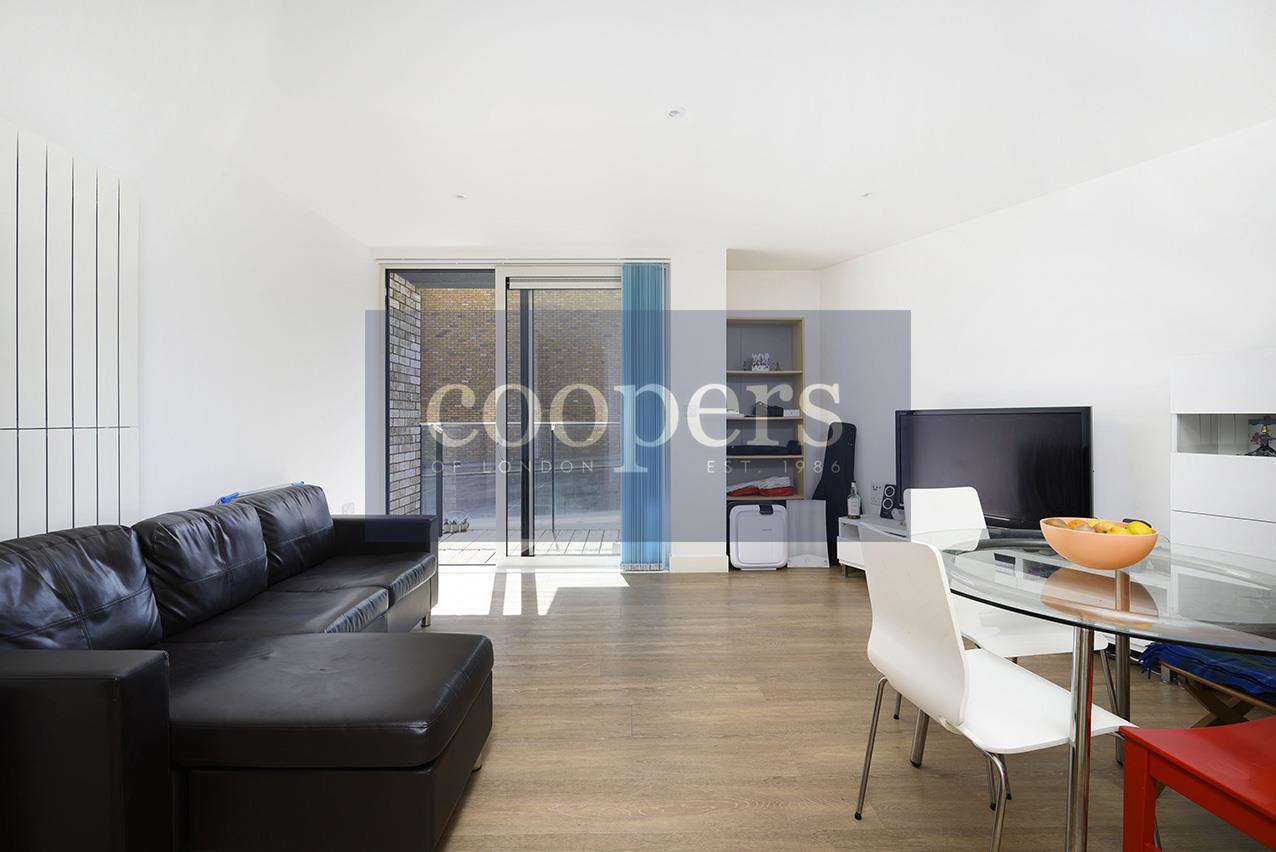 Flat Seafarer Way in Greater London
