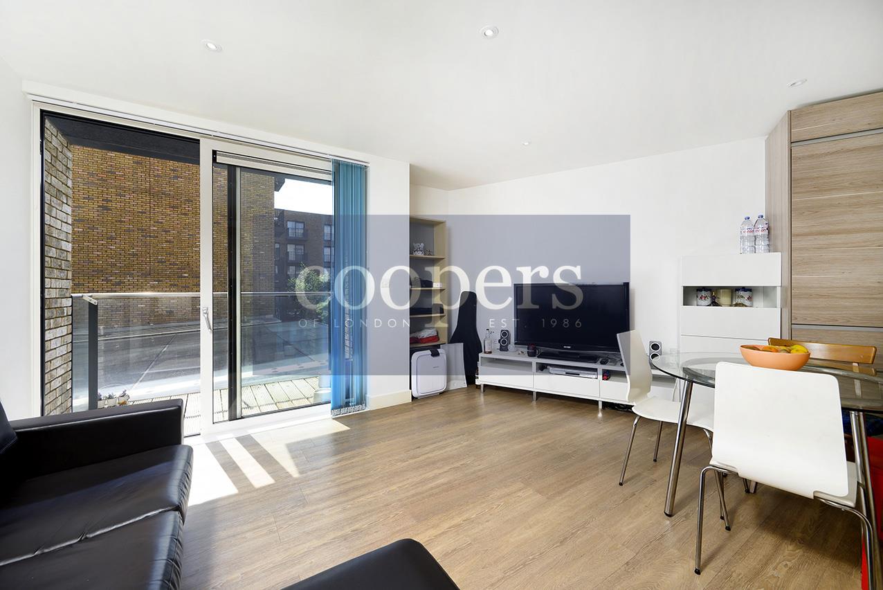 Flat Seafarer Way in Greater London