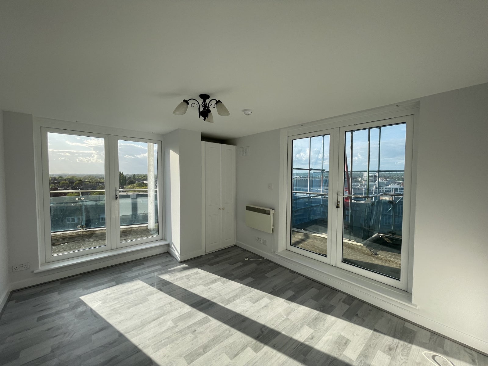 Flat Lyon Road in Greater London