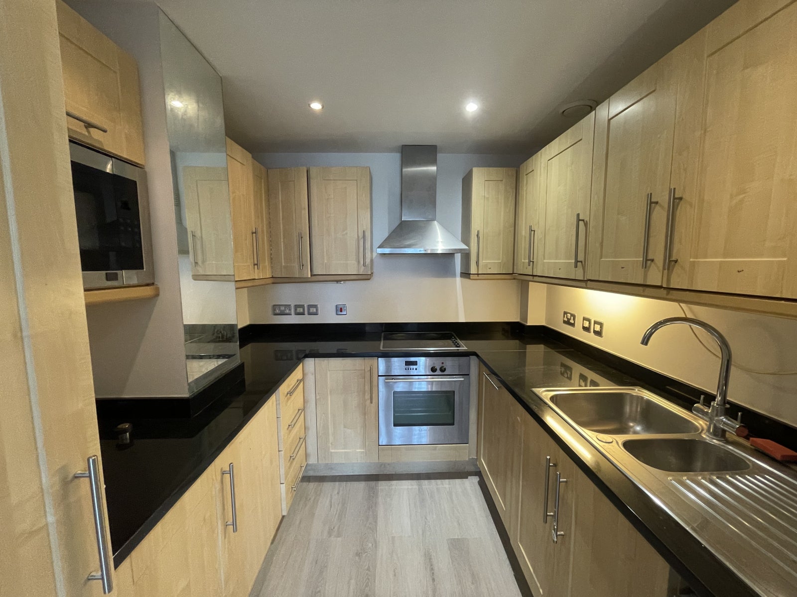 Flat Lyon Road in Greater London