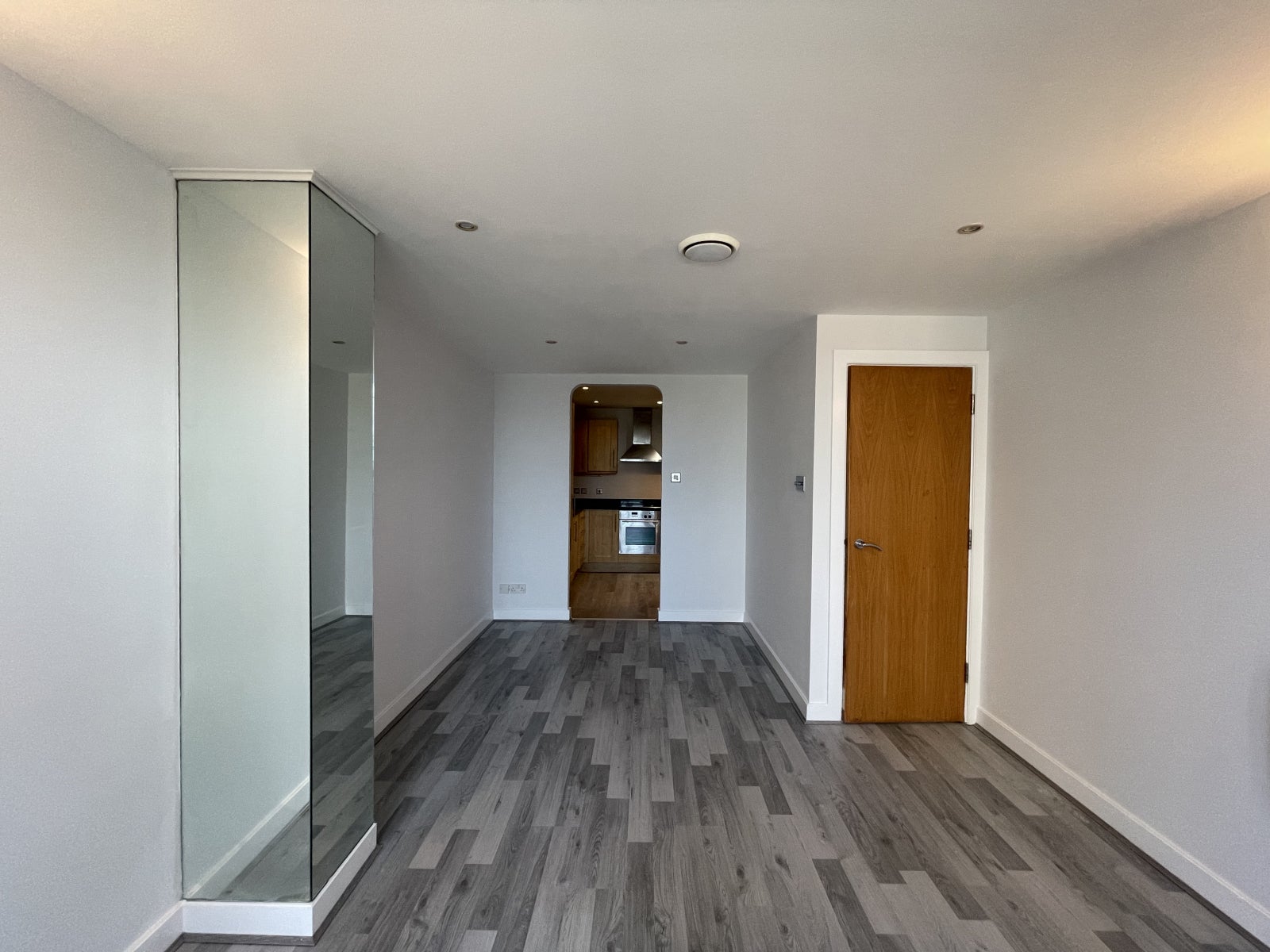 Flat Lyon Road in Greater London