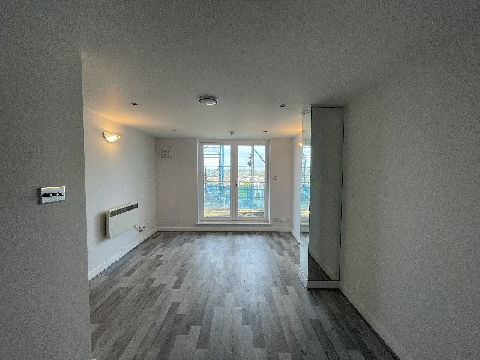 Flat Lyon Road in Greater London