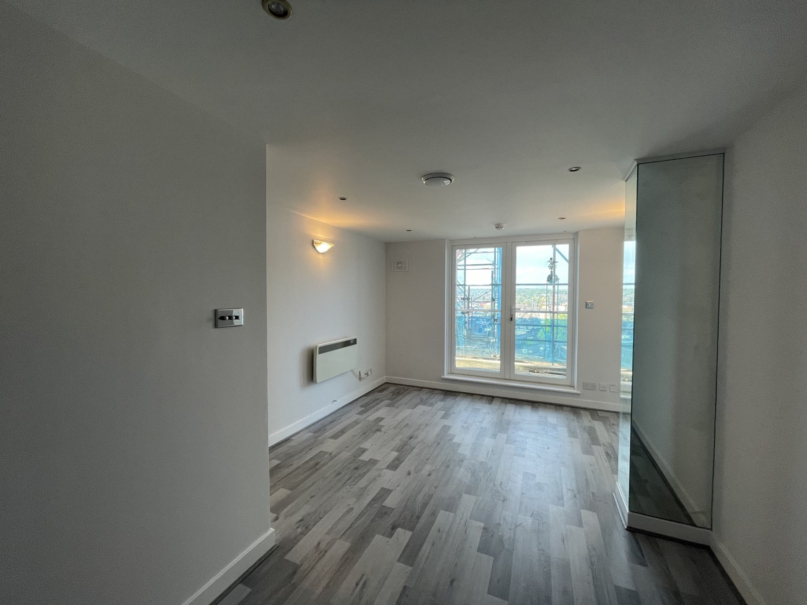 Flat Lyon Road in Greater London