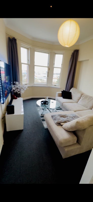 Room Hawthorn Street in Glasgow