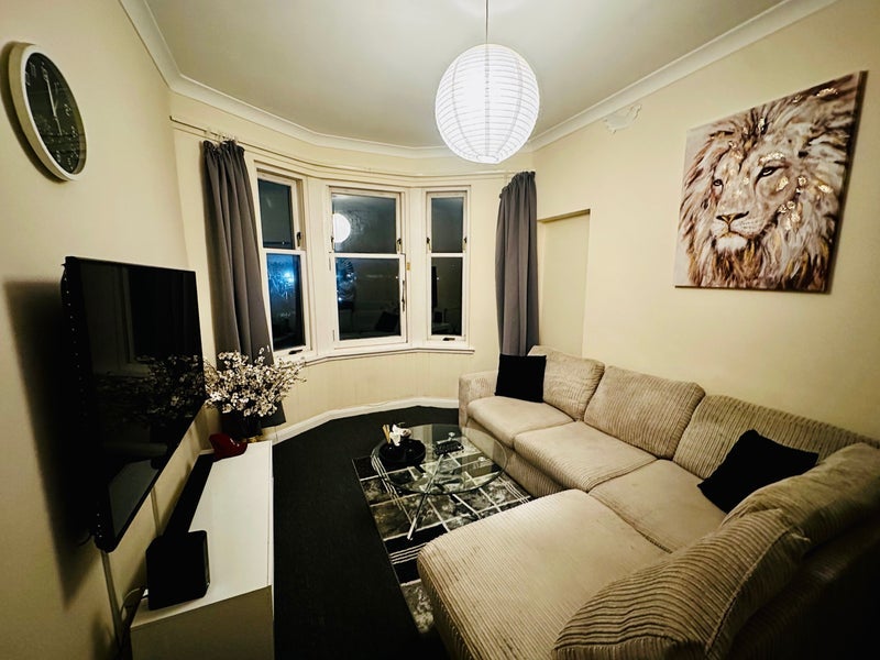 Room Hawthorn Street in Glasgow