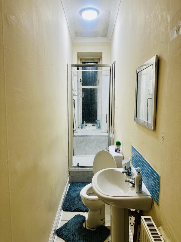 Room Hawthorn Street in Glasgow