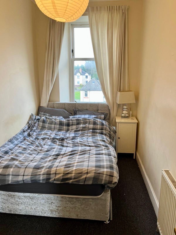 Room Hawthorn Street in Glasgow