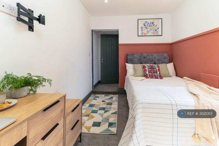 Room Pickmere Street in Warrington
