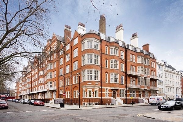 Flat Bedford Avenue in Greater London