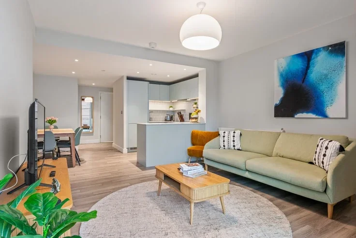 Flat Spanish Steps in Greater London