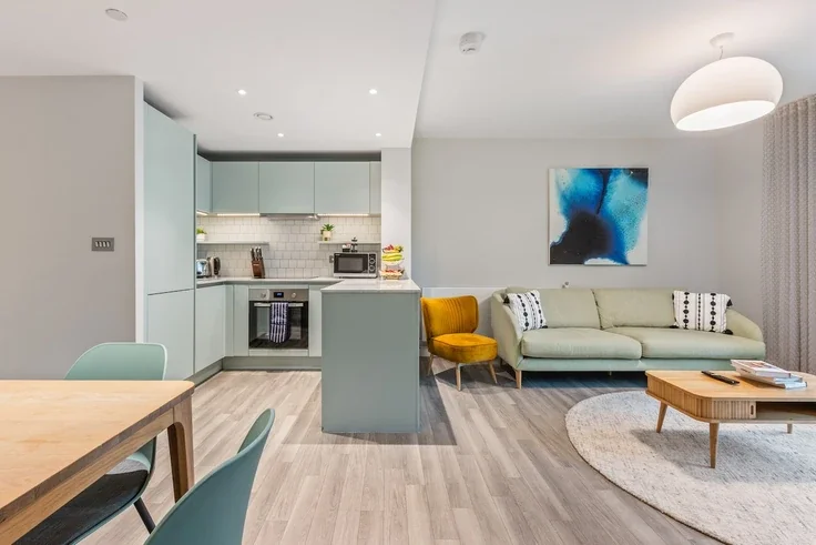 Flat Spanish Steps in Greater London
