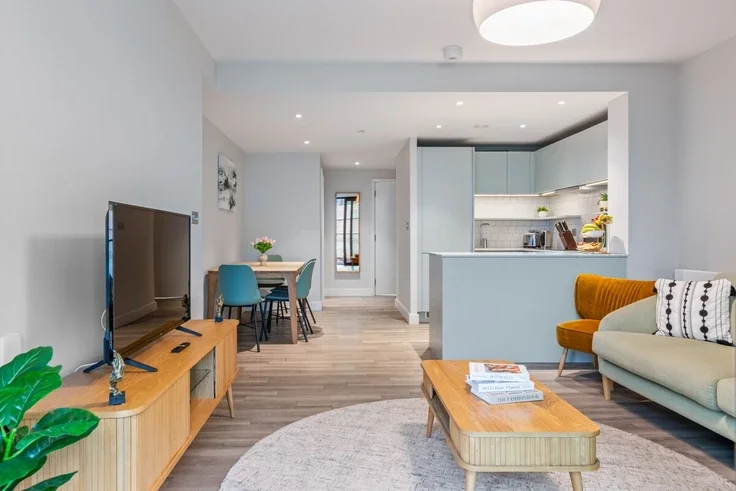 Flat Spanish Steps in Greater London