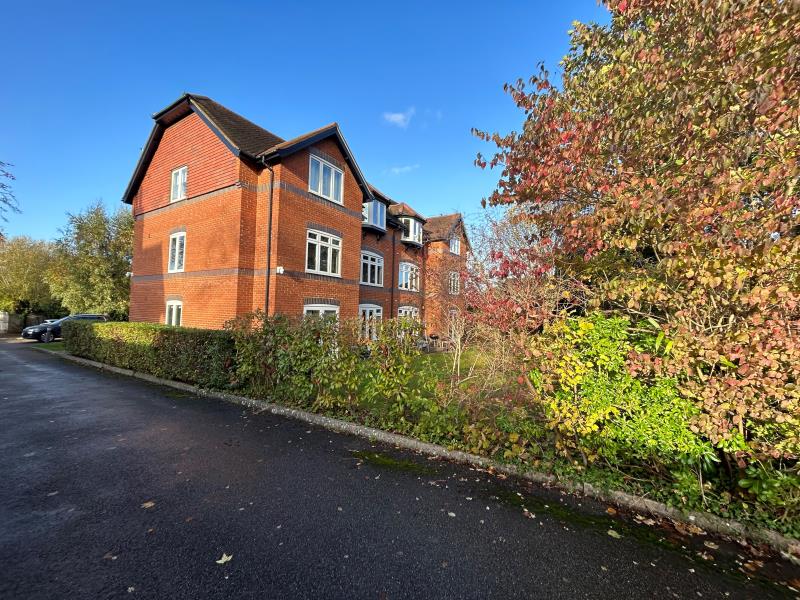 Flat Cranley Road in Guildford