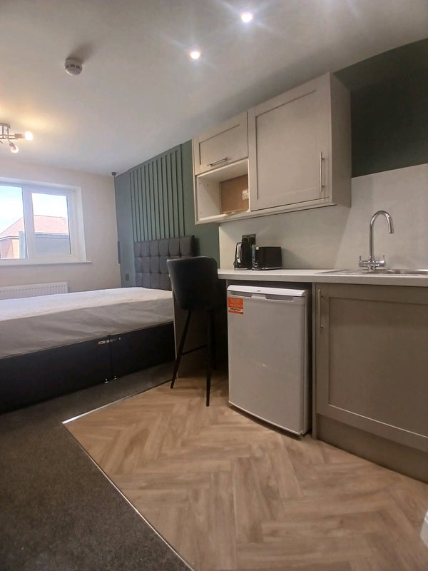 Room Alan Moss Road in Charnwood
