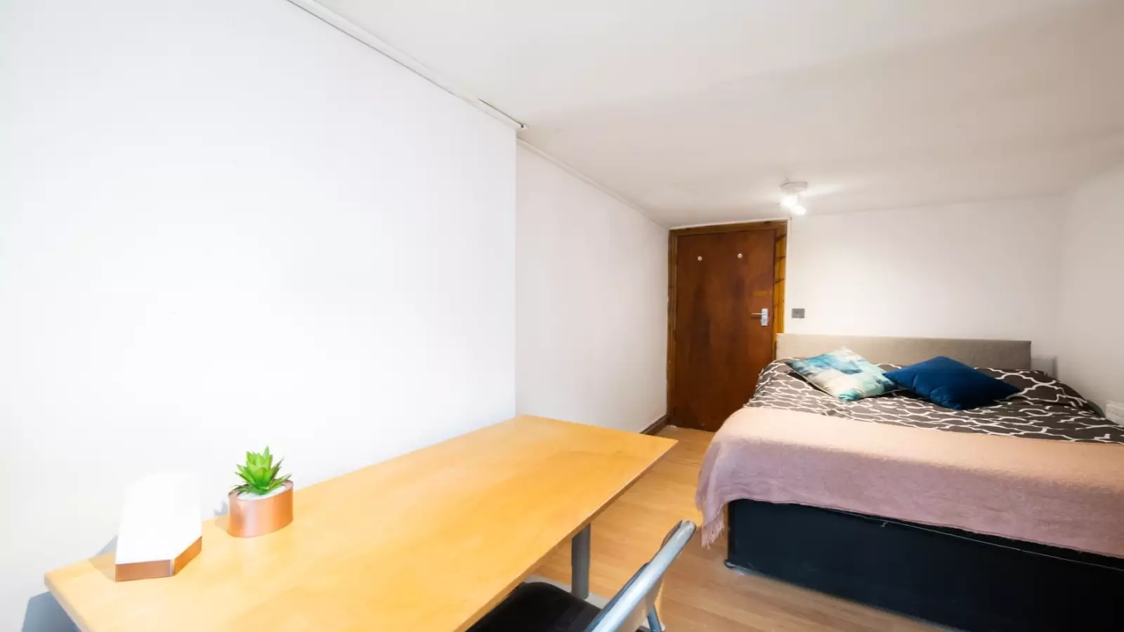Flat Marlborough Road in Greater London