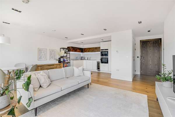 Flat Exchange Gardens in Greater London