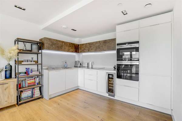Flat Exchange Gardens in Greater London