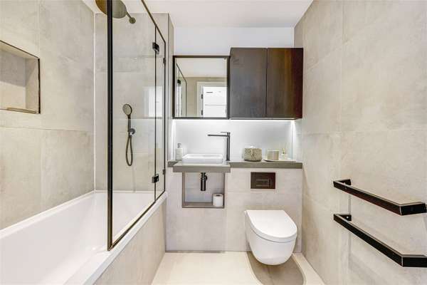Flat Exchange Gardens in Greater London