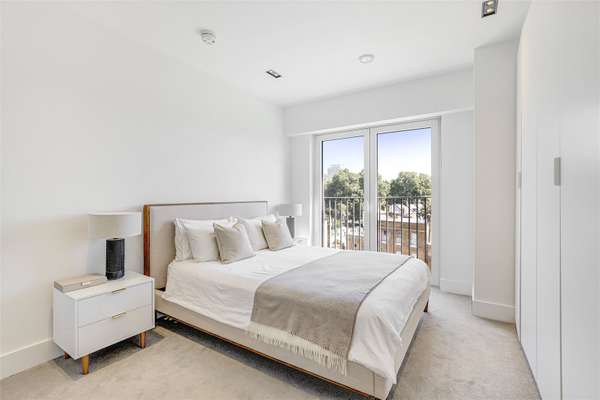 Flat Exchange Gardens in Greater London