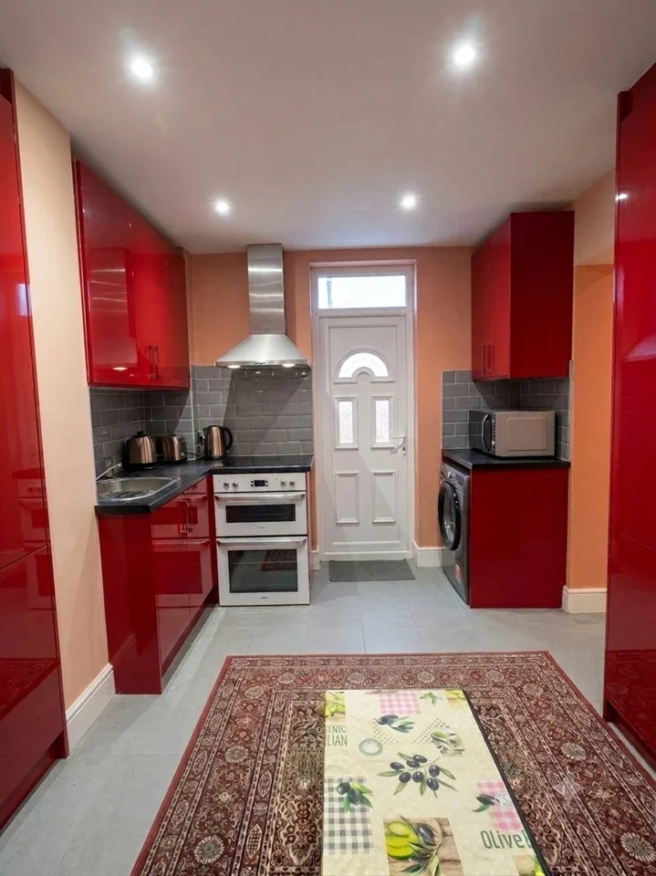 Flat Lulworth Gardens in Greater London