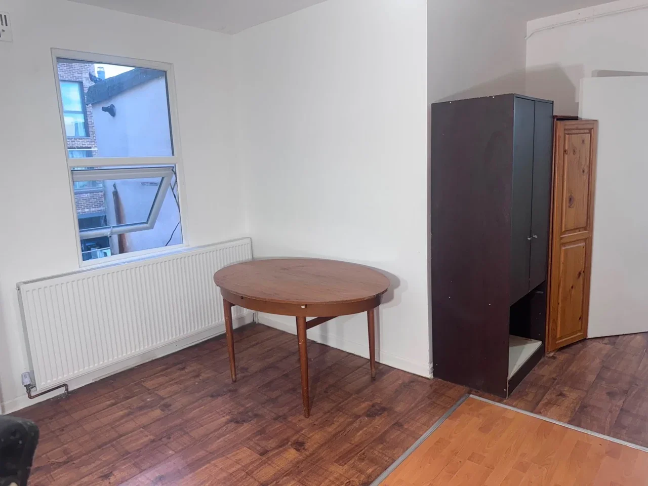 Flat Curtis Lane in Greater London