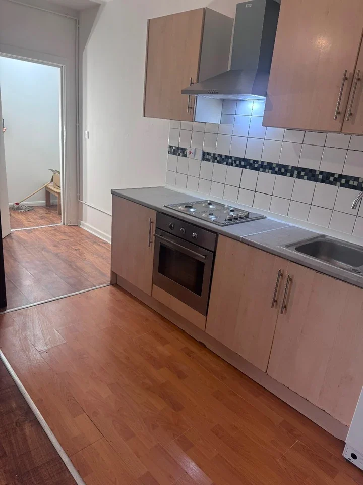Flat Curtis Lane in Greater London