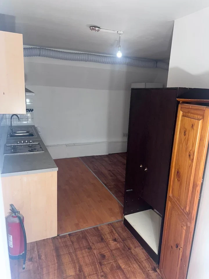 Flat Curtis Lane in Greater London