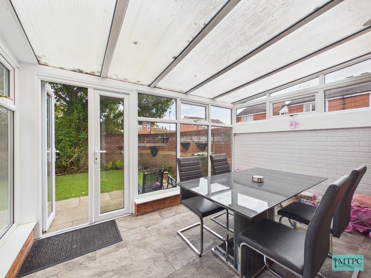 House Sunningdale Close in York