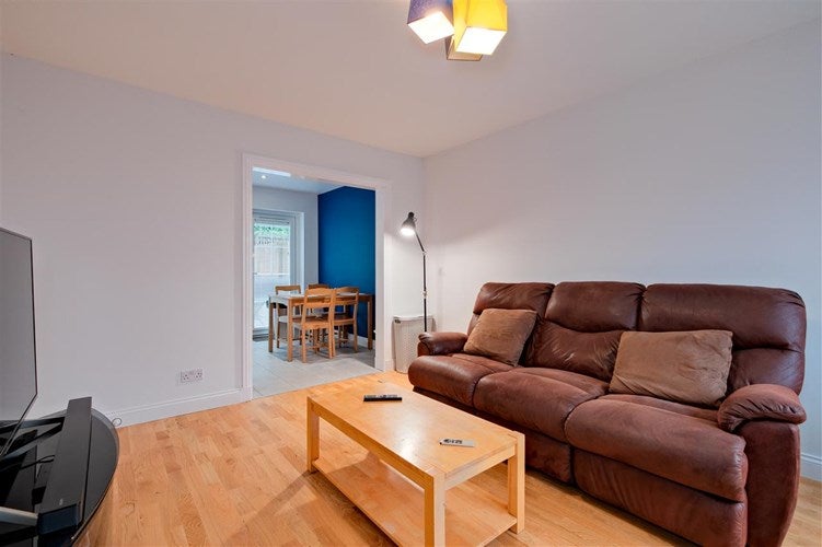 House Newmilns Gardens in Blantyre