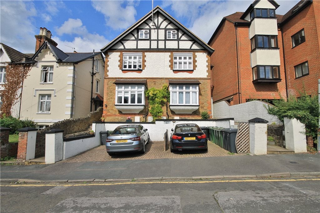 Flat Baillie Road in Guildford